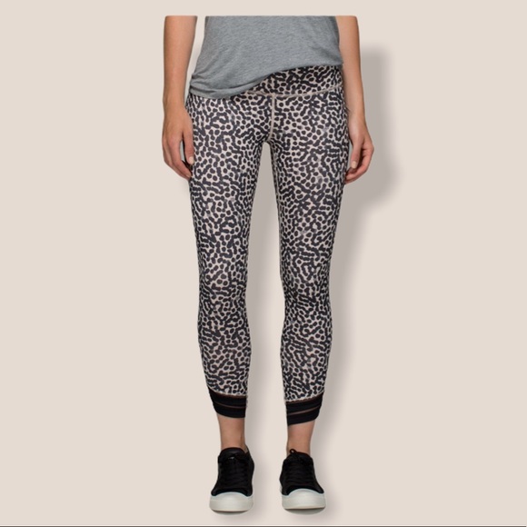 Lululemon leopard print high waist leggings - Picture 2 of 13